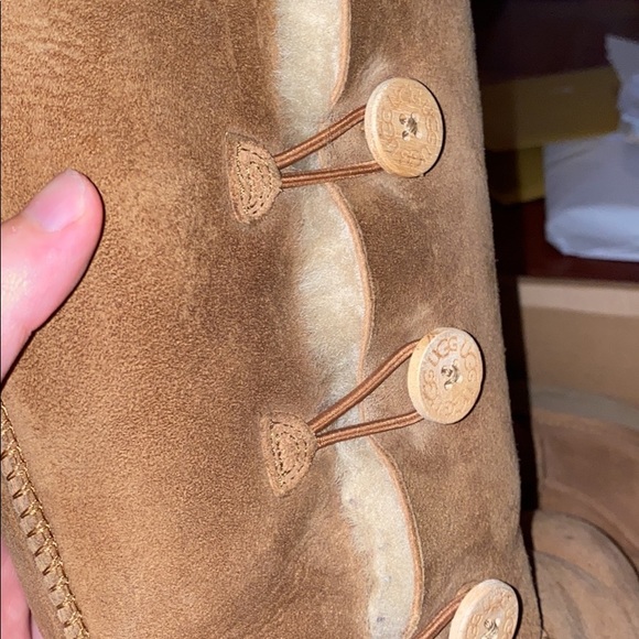 Uggs Bailey button triplet size 6 - Picture 6 of 7